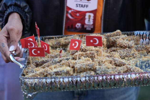 Turkiye opens World Cup fan, media zone in Los Angeles LOS ANGELES, CA - JUNE 18: Traditional Turkish kadayif desserts decorated with miniature Turkish flags are served at the Turkish Vibe Zone at Gloria Molina Grand Park in Los Angeles, California, on June 18, 2026. The venue, running through June 26, brings fans together for live match screenings, culinary events and cultural programming following the highly anticipated Turkiye-US World Cup match. Tayfun Coskun Anadolu California United States. Editorial use only. Please get in touch for any other usage.  Copyright: x2026xAnadoluxTayfunxCoskunx