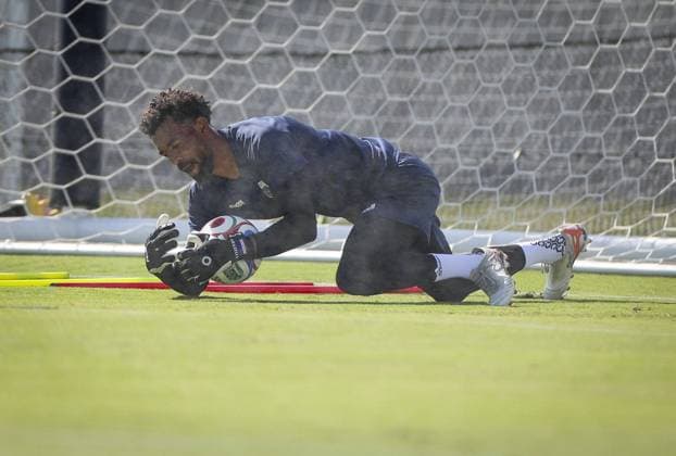 June 18, 2026, Tampa, Florida, USA: Cape Verde goalkeeper Vozinha gathers the ball while running through drills Thursday, June 18, 2026 in Tampa. Tampa USA - ZUMAs70_ 20260618_zan_s70_024 Copyright: xChrisxUrsox Tampa USA - ZUMA0859 0859505081st Copyright: xIMAGO ChrisxUrsox