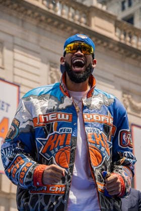 A Ticker Tape Parade And Keys To The City For The 2026 NBA, Basketball Herren, USA Champion New York Knicks In New York City New York Knicks center Karl Anthony Towns attends the 2026 NBA Championship parade and celebration at City Hall Plaza in New York City, on June 18, 2026. New York City NY United States  Copyright: xNeilxConstantinex originalFilename:costantine-atickert260618_npA7J.jpg