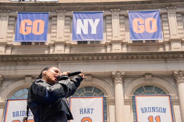 A Ticker Tape Parade And Keys To The City For The 2026 NBA, Basketball Herren, USA Champion New York Knicks In New York City Singer Alicia Keys performs on stage during the New York Knicks 2026 NBA Championship celebration at City Hall Plaza in New York City, on June 18, 2026. New York City NY United States  Copyright: xNeilxConstantinex originalFilename:costantine-atickert260618_npgP1.jpg