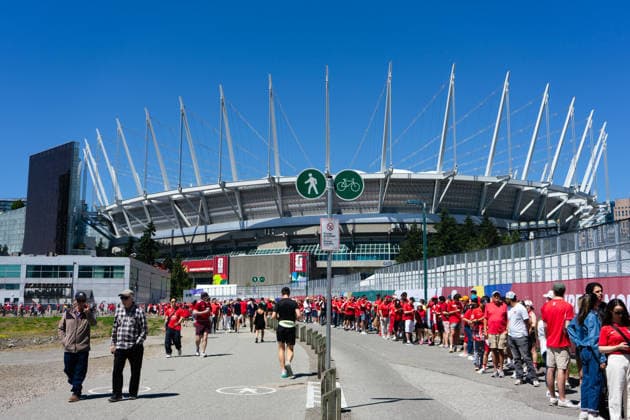 VANCOUVER, CANADA - JUNE 18: Fan supporters queue in line during the March to the Match Rally before the FIFA World Cup, WM, Weltmeisterschaft, Fussball 2026 group stage match between Canada and Qatar at the Match Day Spectator Route between Main Street-Science World Station and BC Place Vancouver Stadium on June 18, 2026 in Vancouver, British Columbia, Canada.  Copyright: xAmyxElle SPPx Sportspressphoto_SPR170367
