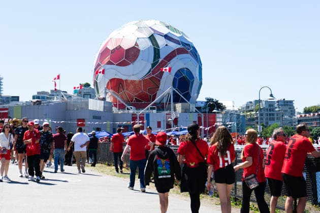 VANCOUVER, CANADA - JUNE 18: A view of fan supporters walking towards the official World Cup match ball dome during the March to the Match Rally before the FIFA World Cup, WM, Weltmeisterschaft, Fussball 2026 group stage match between Canada and Qatar at the Match Day Spectator Route between Main Street-Science World Station and BC Place Vancouver Stadium on June 18, 2026 in Vancouver, British Columbia, Canada.  Copyright: xAmyxElle SPPx Sportspressphoto_SPR170369