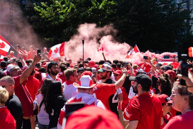 VANCOUVER, CANADA - JUNE 18: Thousands of fan supporters of Canada gather while red colored smoke is released during the March to the Match Rally before the FIFA World Cup, WM, Weltmeisterschaft, Fussball 2026 group stage match between Canada and Qatar at the Match Day Spectator Route between Main Street-Science World Station and BC Place Vancouver Stadium on June 18, 2026 in Vancouver, British Columbia, Canada.  Copyright: xAmyxElle SPPx Sportspressphoto_SPR170383
