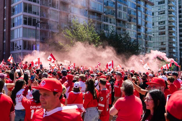 VANCOUVER, CANADA - JUNE 18: Thousands of fan supporters of Canada gather while red colored smoke is released during the March to the Match Rally before the FIFA World Cup, WM, Weltmeisterschaft, Fussball 2026 group stage match between Canada and Qatar at the Match Day Spectator Route between Main Street-Science World Station and BC Place Vancouver Stadium on June 18, 2026 in Vancouver, British Columbia, Canada.  Copyright: xAmyxElle SPPx Sportspressphoto_SPR170387