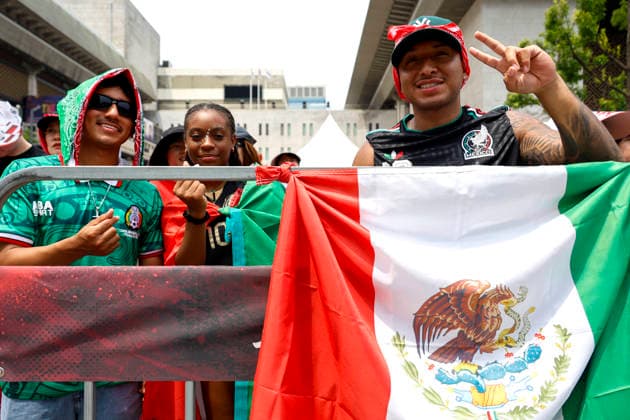 Public viewing for Mexico vs South Korea FIFA World Cup, WM, Weltmeisterschaft, Fussball match Mexican soccer fans cheer for their national team, Nationalteam during an outdoor public viewing event for the 2026 FIFA World Cup Group A match against South Korea, in Seoul, South Korea, on June 19, 2026. South Korea lost 1-0 to co-host Mexico at Estadio Akron in Guadalajara, with Luis Romo scoring the winner in the second half. Seoul South Korea  Copyright: xMatrixxImagesx xJungxUi-Chelx