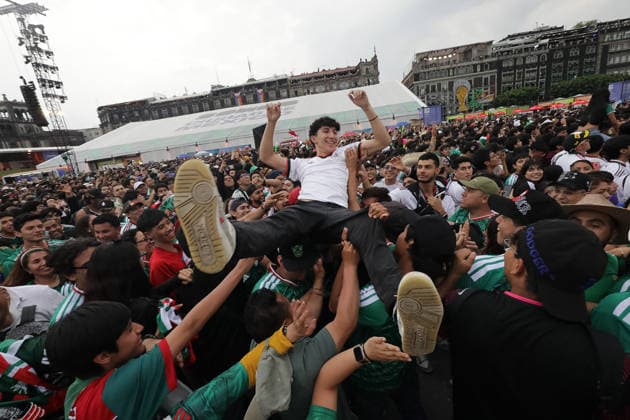 Mexicans Support Mexico national team, Nationalteam at FIFA Fan Fest Mexicans attend the Mexico FIFA Fan Fest in the main square Zocalo to support the Mexico national team in their FIFA World Cup, WM, Weltmeisterschaft, Fussball first-round match against Korea. on June 18, 2026 in Mexico City, Mexico. (Photo by Ian Robles Eyepix Group) Copyright: xIanxRobles xEyepixxGroupx EL_09062026_187928JPEG