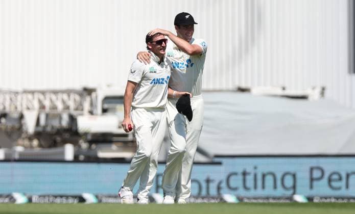 Nathan Smith of New Zealand celebrates taking the catch to dismiss Josh Tongue of England England v New Zealand, Second Test, Day Three, Rothesay Test Match Series, Cricket, The Kia Oval, London, UK - 19 Jun 2026London Kia Oval United Kingdom EDITORIAL USE ONLY No use with unauthorised audio, video, data, fixture lists, club league logos or live services. Online in-match use limited to 120 images, no video emulation. No use in betting, games or single club league player publications.  Copyright: xKieranxMcManus Shutterstockx 16928963t
