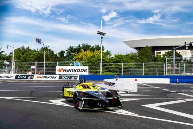 2026 FORMULA E SANYA ePRIX 27 DENNIS Jake (gbr), Andretti Formula E, Porsche 99X Electric, action during the 2026 Sanya ePrix, 11th round of the 2025-26 ABB FIA Formula E World Championship, WM, Weltmeisterschaft on the Sanya Street Circuit from June 18 to 20, 2026 in Sanya, China - SanyaChina  Copyright: xFabrizioxBoldonix
