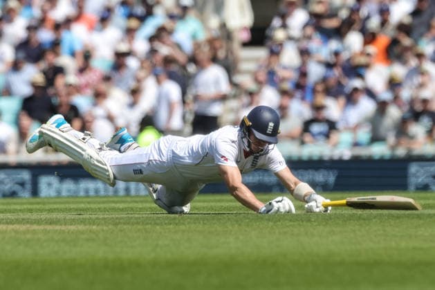 2nd Rothesay Test Match Day 3 England v New Zealand Matthew Fisher of England dives for the crease during the 2nd Rothesay Test Match Day 3 match England vs New Zealand at The Kia Oval, London, United Kingdom on 19 June 2026 (Photo by Mark Cosgrove News Images) London The Kia Oval London United Kingdom Copyright: xMarkxCosgrove NewsxImagesx