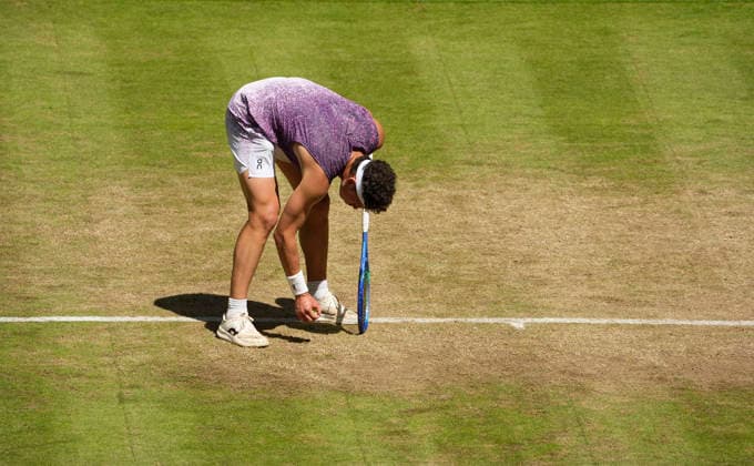 photo : Ben SHELTON (USA) stürzte und konnte trotz leichter Verletzung nach kurzer Pause weiter spielen Tennis-Turnier Terra Wortmann Cup im Gerry Weber Sportpark in Halle Westfalen - Viertelfinales - am Fr. 19.06.2026