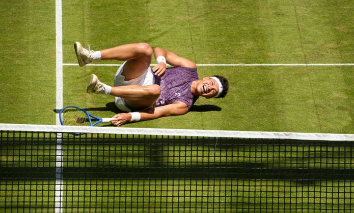 photo : Ben SHELTON (USA) stürzte und konnte trotz leichter Verletzung nach kurzer Pause weiter spielen Tennis-Turnier Terra Wortmann Cup im Gerry Weber Sportpark in Halle Westfalen - Viertelfinales - am Fr. 19.06.2026