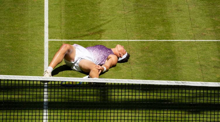 photo : Ben SHELTON (USA) stürzte und konnte trotz leichter Verletzung nach kurzer Pause weiter spielen Tennis-Turnier Terra Wortmann Cup im Gerry Weber Sportpark in Halle Westfalen - Viertelfinales - am Fr. 19.06.2026