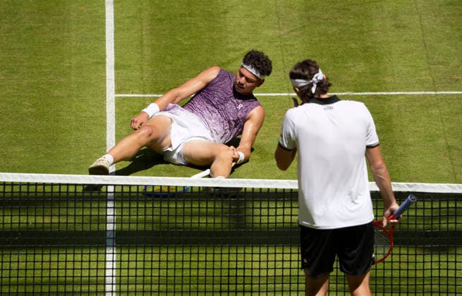 photo : Ben SHELTON (USA) stürzte und konnte trotz leichter Verletzung nach kurzer Pause weiter spielen Tennis-Turnier Terra Wortmann Cup im Gerry Weber Sportpark in Halle Westfalen - Viertelfinales - am Fr. 19.06.2026