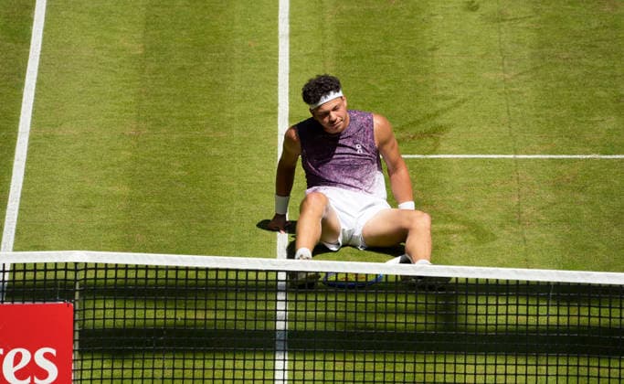 photo : Ben SHELTON (USA) stürzte und konnte trotz leichter Verletzung nach kurzer Pause weiter spielen Tennis-Turnier Terra Wortmann Cup im Gerry Weber Sportpark in Halle Westfalen - Viertelfinales - am Fr. 19.06.2026