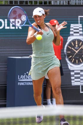 Berlin, 15.06.26, Tennis: VANDA Pharmaceuticals BERLIN TENNIS OPEN 2026 im Steffi-Graf-Stadion. Damen, Einzel. J. Pegula (USA) vs M. Keys (USA). Madison Keys retourniert einen Ball. VANDA Pharmaceuticals BERLIN TENNIS OPEN 2026