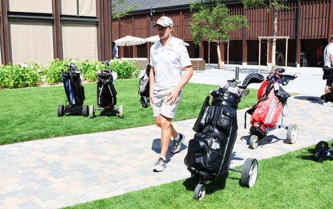 19.06.2026 Unterseen BE Schweiz20. Jubilaeumsausgabe der Swiss-Ski Golf Trophy im Golfclup Interlaken - Unterseehen. Bild Marco Odermatt Skirennfahrer SUI