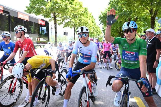 Tour de Suisse 2026 Stage 3 BAD RAGAZ, SWITZERLAND - JUNE 19 : Schmid Mauro (SUI) of Team Jayco AlUla, Pogacar Tadej (SLO) of UAE Team Emirates - XRG, Vacek Mathias (CZE) of Lidl - Trek, Vervaeke Louis (BEL) of Soudal Quick-Step during stage 3 of the 89th edition of Tour de Suisse an UCI World Tour 2.UWT cycling road race stage for Men Elite of 157.9 km with start in Bad Ragaz and finish in Bad Ragaz on June 19, 2026 in Bad Ragaz, Switzerland, 19 06 2026 ( Motordriver Guy De Vuyst - Bad Ragaz Switzerland  Copyright: xVincentxKalutx