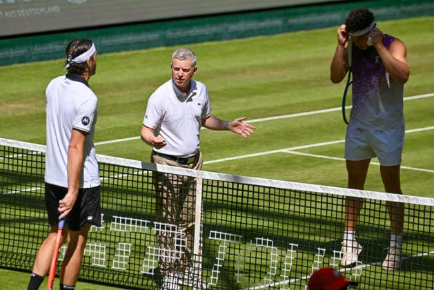 ATP, Tennis Herren Schiedsrichter Timo Janzen beim Coin Toss TERRA WORTMANN Open 2026, Tennis, ATP, Tennis Herren 500, Turnier, Hauptfeld, Viertelfinale, 19.06.2026, TERRA WORTMANN Open 2026, Tennis, ATP, Tennis Herren 500, Turnier, Hauptfeld, Viertelfinale, 19.06.2026 Halle