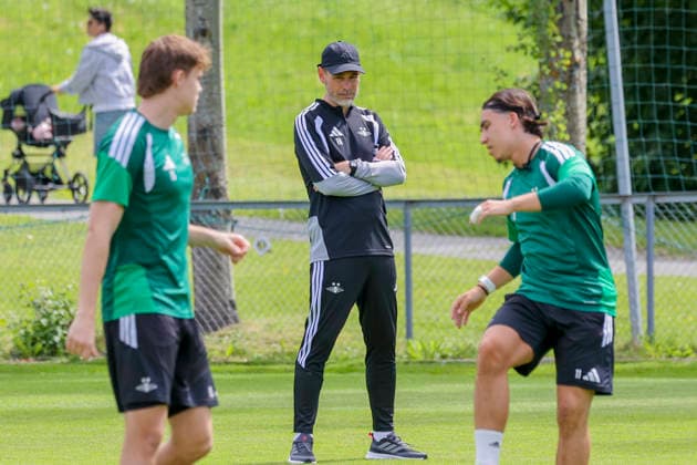 New Coach at Rosenborg Trondheim 20260619 Newly hired RBK coach Freyr Alexandersson watches practice at Rosenborg’s training field on Friday. Photo  Copyright: xJanxLanghaugx xNTBx