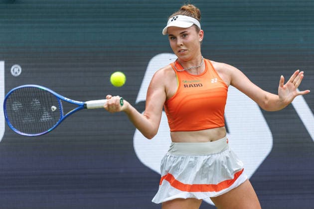 Berlin, 15.06.26, Tennis: VANDA Pharmaceuticals BERLIN TENNIS OPEN 2026 im Steffi-Graf-Stadion. Damen, Einzel. L. Noskova (CZE) vs WC P. Badosa (ESP) Linda Noskova retourniert einen Ball. VANDA Pharmaceuticals BERLIN TENNIS OPEN 2026
