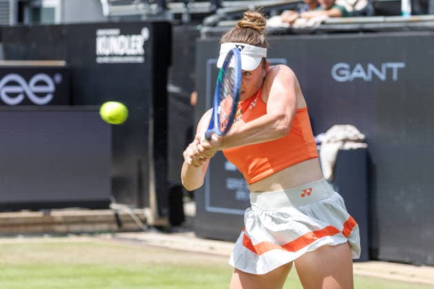 Berlin, 15.06.26, Tennis: VANDA Pharmaceuticals BERLIN TENNIS OPEN 2026 im Steffi-Graf-Stadion. Damen, Einzel. L. Noskova (CZE) vs WC P. Badosa (ESP) Linda Noskova retourniert einen Ball. VANDA Pharmaceuticals BERLIN TENNIS OPEN 2026