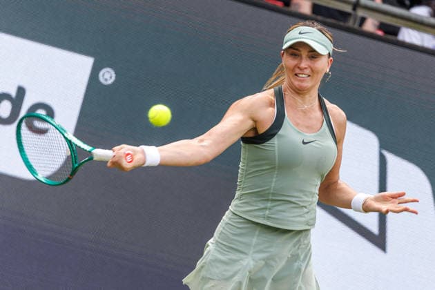 Berlin, 15.06.26, Tennis: VANDA Pharmaceuticals BERLIN TENNIS OPEN 2026 im Steffi-Graf-Stadion. Damen, Einzel. L. Noskova (CZE) vs WC P. Badosa (ESP) Paula Badosa retourniert einen Ball. VANDA Pharmaceuticals BERLIN TENNIS OPEN 2026