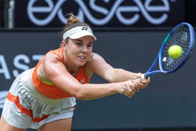 Berlin, 15.06.26, Tennis: VANDA Pharmaceuticals BERLIN TENNIS OPEN 2026 im Steffi-Graf-Stadion. Damen, Einzel. L. Noskova (CZE) vs WC P. Badosa (ESP) Linda Noskova retourniert einen Ball. VANDA Pharmaceuticals BERLIN TENNIS OPEN 2026