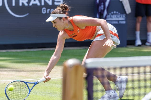 Berlin, 15.06.26, Tennis: VANDA Pharmaceuticals BERLIN TENNIS OPEN 2026 im Steffi-Graf-Stadion. Damen, Einzel. L. Noskova (CZE) vs WC P. Badosa (ESP) Linda Noskova retourniert einen Ball. VANDA Pharmaceuticals BERLIN TENNIS OPEN 2026