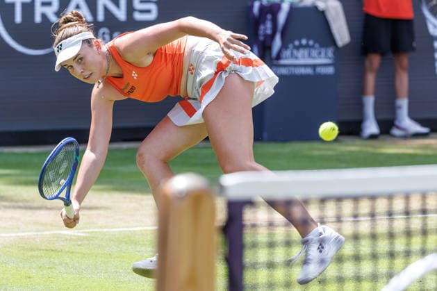 Berlin, 15.06.26, Tennis: VANDA Pharmaceuticals BERLIN TENNIS OPEN 2026 im Steffi-Graf-Stadion. Damen, Einzel. L. Noskova (CZE) vs WC P. Badosa (ESP) Linda Noskova retourniert einen Ball. VANDA Pharmaceuticals BERLIN TENNIS OPEN 2026