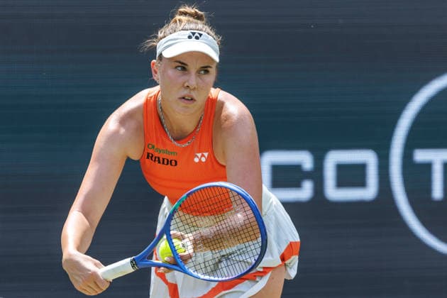 Berlin, 15.06.26, Tennis: VANDA Pharmaceuticals BERLIN TENNIS OPEN 2026 im Steffi-Graf-Stadion. Damen, Einzel. L. Noskova (CZE) vs WC P. Badosa (ESP) Linda Noskova retourniert einen Ball. VANDA Pharmaceuticals BERLIN TENNIS OPEN 2026