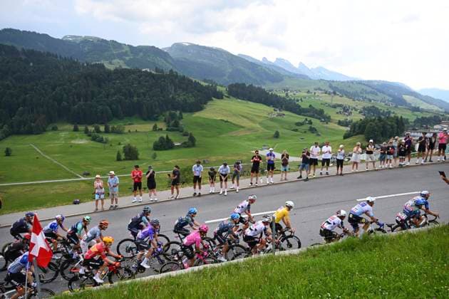 Tour de Suisse 2026 Stage 3 BAD RAGAZ, SWITZERLAND - JUNE 19 : illustration picture peloton during stage 3 of the 89th edition of Tour de Suisse an UCI World Tour 2.UWT cycling road race stage for Men Elite of 157.9 km with start in Bad Ragaz and finish in Bad Ragaz on June 19, 2026 in Bad Ragaz, Switzerland, 19 06 2026 ( Motordriver Guy De Vuyst - Bad Ragaz Switzerland  Copyright: xVincentxKalutx