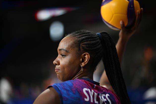 Ahead of France v China - 2026 FIVB Volleyball Nations League ANKARA, TURKIYE - JUNE 19: Amandha Sylves of France warms up ahead of the 2026 FIVB Volleyball Nations League Week 2 match between France and China at Ankara Sports Hall, on June 19, 2026, in Ankara, Turkiye. Akin Celiktas Anadolu Ankara Turkey. Editorial use only. Please get in touch for any other usage.  Copyright: x2026xAnadoluxAkinxCeliktasx