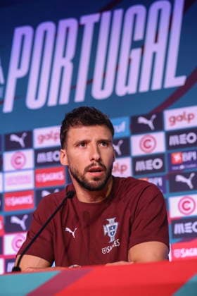 FIFA World Cup, WM, Weltmeisterschaft, Fussball 2026 - Portugal press conference, PK, Pressekonferenz Portugal s soccer team player Ruben Dias attends a press conference at the training site at Garden District Park for the FIFA World Cup 2026 in Palm Beach, Florida, USA, 19 June 2026. PALM BEACH Florida United States  Copyright: xMIGUELxA.xLOPESx
