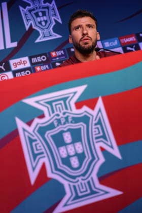 FIFA World Cup, WM, Weltmeisterschaft, Fussball 2026 - Portugal press conference, PK, Pressekonferenz Portugal s soccer team player Ruben Dias attends a press conference at the training site at Garden District Park for the FIFA World Cup 2026 in Palm Beach, Florida, USA, 19 June 2026. PALM BEACH Florida United States  Copyright: xMIGUELxA.xLOPESx