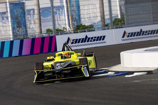 2026 FORMULA E SANYA ePRIX 27 DENNIS Jake (gbr), Andretti Formula E, Porsche 99X Electric, action during the 2026 Sanya ePrix, 11th round of the 2025-26 ABB FIA Formula E World Championship, WM, Weltmeisterschaft on the Sanya Street Circuit from June 18 to 20, 2026 in Sanya, China - SanyaChina  Copyright: xDamienxDoumerguex