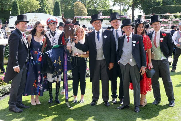19.06.2026, Ascot, Windsor, GBR - Libertango with Billy Loughnane and connection after winning the Albany Stakes. Ascot racecourse. (Pferd, Jockey, Libertango, Loughnane, Sieg) 260619D512ROYAL_ASCOT.JPG *** June 19, 2026, Ascot, Windsor, GBR Libertango with Billy Loughnane and his team after winning the Albany Stakes at Ascot Racecourse Horse, Jockey, Libertango, Loughnane, Victory 260619D512ROYAL ASCOT JPG,detected_source_language