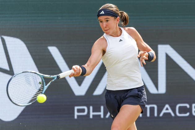 Berlin, 15.06.26, Tennis: VANDA Pharmaceuticals BERLIN TENNIS OPEN 2026 im Steffi-Graf-Stadion. Damen, Einzel. A. Sabalenka - N. Bartunkova (CZE). Nikola Bartunkova retourniert einen Ball. VANDA Pharmaceuticals BERLIN TENNIS OPEN 2026