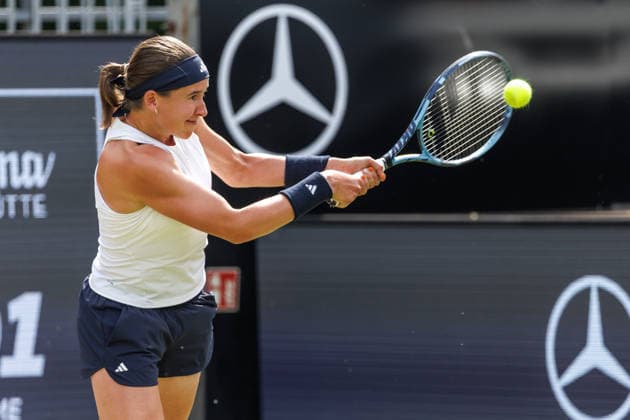 Berlin, 15.06.26, Tennis: VANDA Pharmaceuticals BERLIN TENNIS OPEN 2026 im Steffi-Graf-Stadion. Damen, Einzel. A. Sabalenka - N. Bartunkova (CZE). Nikola Bartunkova retourniert einen Ball. VANDA Pharmaceuticals BERLIN TENNIS OPEN 2026