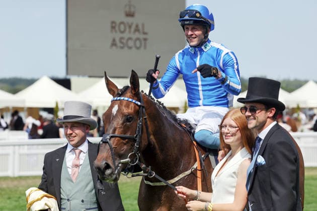 19.06.2026, Ascot, Windsor, GBR - Venetian Sun with Clifford Lee up and connection after winning the Commonwealth Cup. Ascot racecourse. (Pferd, Jockey, Venetian Sun, Lee, Sieg) 260619D525ROYAL_ASCOT.JPG *** June 19, 2026, Ascot, Windsor, GBR