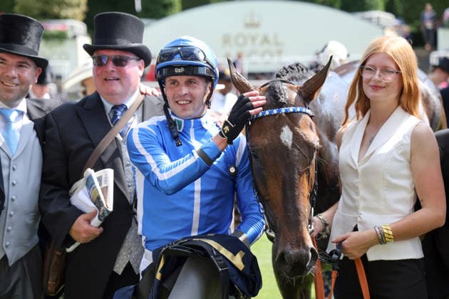 19.06.2026, Ascot, Windsor, GBR - Venetian Sun with Clifford Lee and connection after winning the Commonwealth Cup. Ascot racecourse. (Pferd, Jockey, Venetian Sun, Lee, Sieg) 260619D529ROYAL_ASCOT.JPG *** June 19, 2026, Ascot, Windsor, GBR