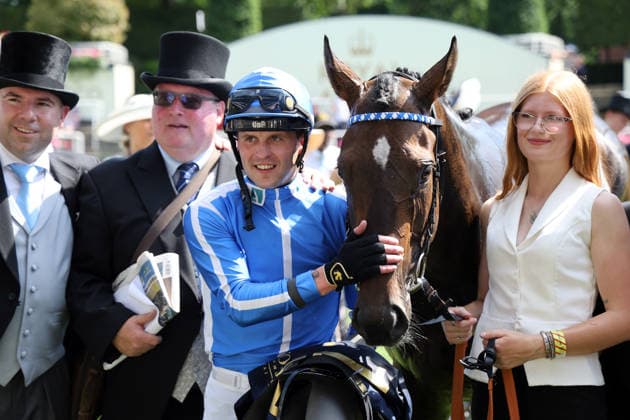 19.06.2026, Ascot, Windsor, GBR - Venetian Sun with Clifford Lee and connection after winning the Commonwealth Cup. Ascot racecourse. (Pferd, Jockey, Venetian Sun, Lee, Sieg) 260619D528ROYAL_ASCOT.JPG *** June 19, 2026, Ascot, Windsor, GBR