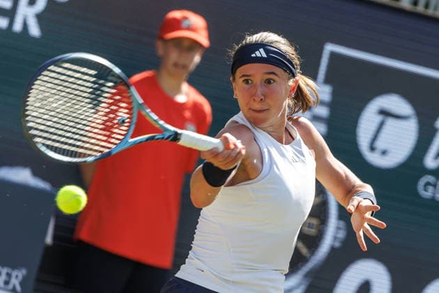 Berlin, 15.06.26, Tennis: VANDA Pharmaceuticals BERLIN TENNIS OPEN 2026 im Steffi-Graf-Stadion. Damen, Einzel. A. Sabalenka - N. Bartunkova (CZE). Nikola Bartunkova retourniert einen Ball. VANDA Pharmaceuticals BERLIN TENNIS OPEN 2026