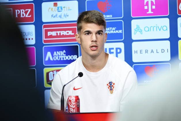 Alexandria, 190626. Croatian players Andrej Kramaric and Luka Vuskovic at the press conference, PK, Pressekonferenz of the Croatian national football team at the training center of the World Cup base camp, located at the Episcopal High School. Photo: Boris Kovacev CROPIX Copyright: xxBorisxKovacevx xCROPIXx croatia_football_conference01-190629