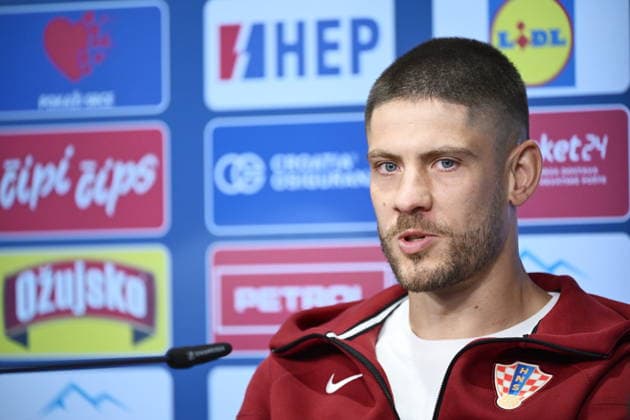 Alexandria, 190626. Croatian players Andrej Kramaric and Luka Vuskovic at the press conference, PK, Pressekonferenz of the Croatian national football team at the training center of the World Cup base camp, located at the Episcopal High School. Photo: Boris Kovacev CROPIX Copyright: xxBorisxKovacevx xCROPIXx croatia_football_conference01-190632