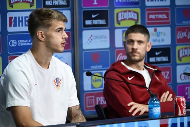 Alexandria, 190626. Croatian players Andrej Kramaric and Luka Vuskovic at the press conference, PK, Pressekonferenz of the Croatian national football team at the training center of the World Cup base camp, located at the Episcopal High School. Photo: Boris Kovacev CROPIX Copyright: xxBorisxKovacevx xCROPIXx croatia_football_conference01-190637