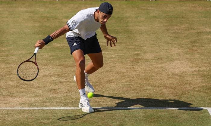 Francisco Cerundolo of Argentina in action HSBC Queen s Club Championships, Day Fourteen, Tennis, Queen s Club, West Kensington, London, UK - 19 Jun 2026London Queen s Club United Kingdom  Copyright: xEllaxLing Shutterstockx 16929306be