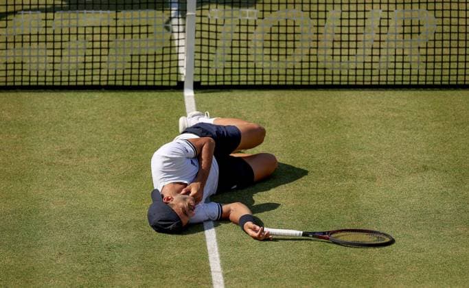 Francisco Cerundolo of Argentina lies on the grass clutching his throat having been hit by Arthur Fery of GB HSBC Queen s Club Championships, Day Fourteen, Tennis, Queen s Club, West Kensington, London, UK - 19 Jun 2026London Queen s Club United Kingdom  Copyright: xEllaxLing Shutterstockx 16929306au