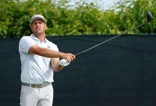 Bryson DeChambeau tees off on the 4th hole during the second round of the 126th U.S. Open Golf Championship at Shinnecock Hills Golf Club in Southampton, NY, on Friday, June 19, 2026.  NYC20260619807 JOHNxANGELILLO