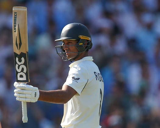 LONDON, ENGLAND - JUNE 19: FIFTY. Rachin Ravindra of New Zealand (R) raises bat after reaching fifty (50) runs during day 3 of the 2nd Rothesay Test Match between England and New Zealand at The Kia Oval on June 19, 2026 in London, England.  Copyright: xJayxPatel SPPx Sportspressphoto_SPR170889