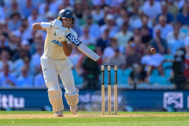 LONDON, ENGLAND JUNE 19 - Rachin Ravindra of New Zealand scores 50th run during Day Three of the 2nd Rothesay Test Match game between England and New Zealand at Kia Oval on June 19, 2026 in London , England . (Photo by Keeran Marquis Sports Press Photo)  Copyright: xKeeranxMarquis SPPx Sportspressphoto_SPR170892
